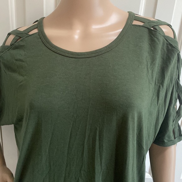 NWOT Adorable Womens XL Cut Out Sleeves Hunter Green Top. - Picture 5 of 11